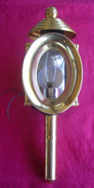 OLDE STYLE BRASS CARRIAGE LAMP - MADE IN ENGLAND AND ELECTRIC - USED BUT NOT ANCIENT