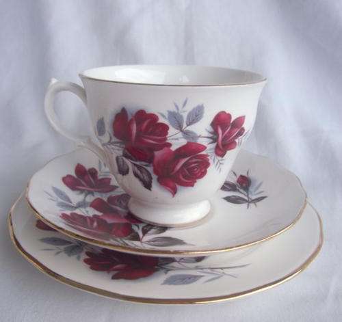 LOVELY ROSE QUEEN ANNE TRIO