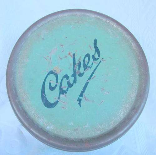 LOVELY OLD FASHIONED CAKE TIN