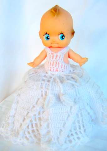 GORGEOUS COLLECTABLE CUPIE DOLL - TOILET ROLL HOLDER