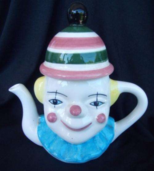 SOOOO CUTE!!!!!!   -   CLOWN TEA POT