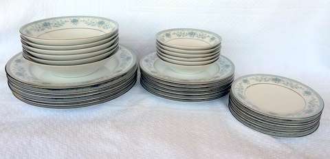 FULL 30 PIECE NORITAKI DINNER SET - BLUE HILL PATTERN