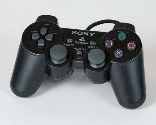 PS2: 2x DualShock2 Controllers (Remotes)