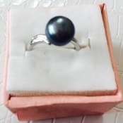 Black freshwater pearl ring