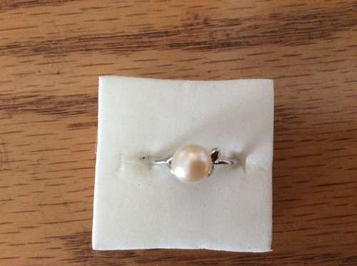 Genuine freshwater pearl ring