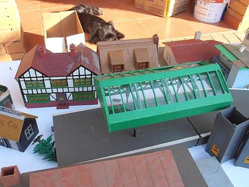 Big lot vintage model railway accessories, buildings, houses, people, trees etc