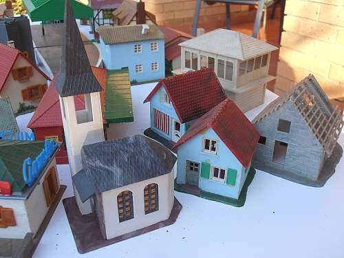 Big lot vintage model railway accessories, buildings, houses, people, trees etc