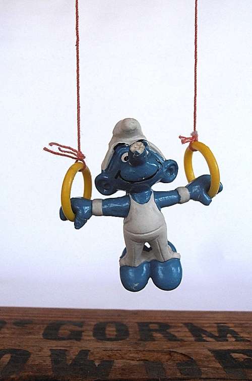 40510 Ring Gymnast Smurf, Vintage Smurfs figure, Shipping will only be charged once!