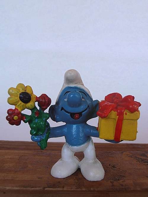 20040 Gift Smurf, Vintage Smurfs figure, Shipping will only be charged once!