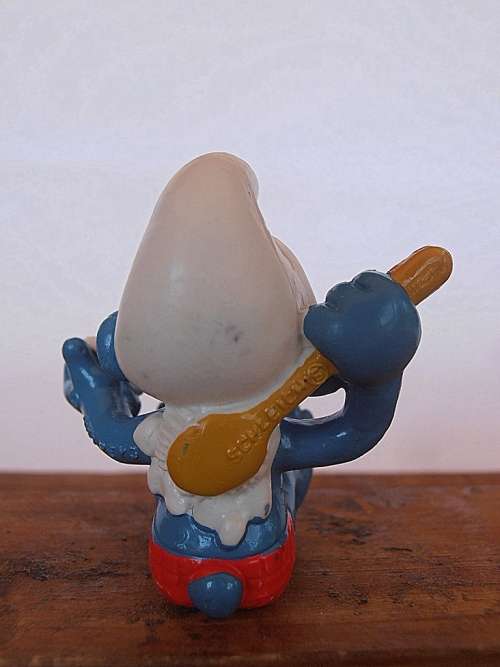 40235 Sitting with soap and brush Smurf, Vintage Smurfs figure, Shipping will only be charged once!