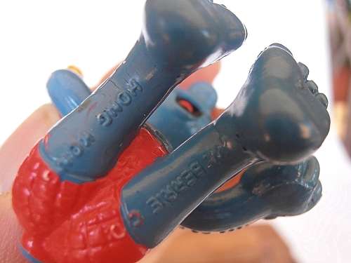 40235 Sitting with soap and brush Smurf, Vintage Smurfs figure, Shipping will only be charged once!