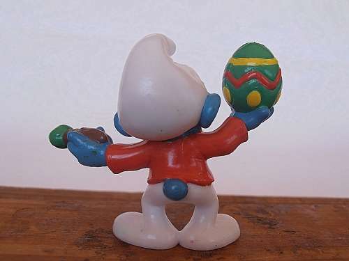 2.0491 Smurf painting easter egg, Vintage Smurfs figure, Shipping will only be charged once!