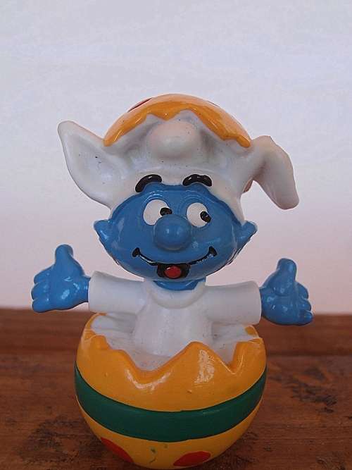 5.20511 Baby in yellow easter egg, Vintage Smurfs figure, Shipping will only be charged once!