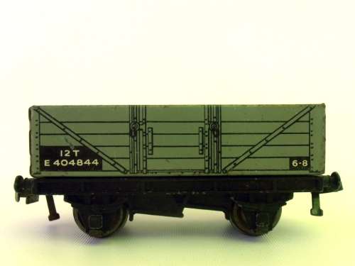 Vintage metal Hornby Meccano wagon, OO scale, runs on HO tracks, shipping will only be charged once!