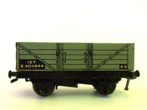 Vintage metal Hornby Meccano wagon, OO scale, runs on HO tracks, shipping will only be charged once!