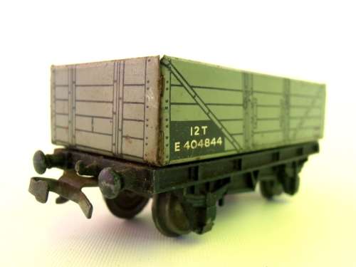 Vintage metal Hornby Meccano wagon, OO scale, runs on HO tracks, shipping will only be charged once!