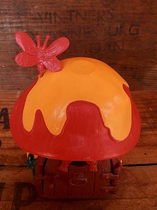 Red/yellow Smurf Cottage, EXCELLENT COND.,Vintage Smurfs figure, Shipping will only be charged once!