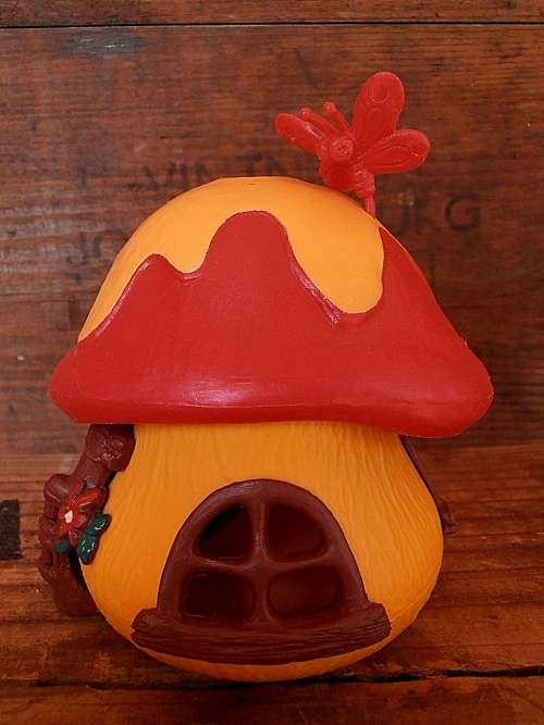 Red/yellow Smurf Cottage, EXCELLENT COND.,Vintage Smurfs figure, Shipping will only be charged once!