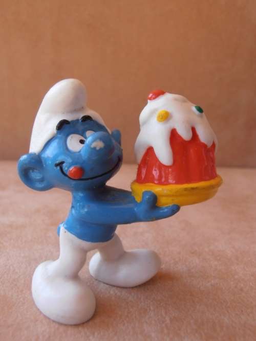 20100 Cake Smurf (McDonald's), vintage Smurfs figure. Shipping will only be charged once!