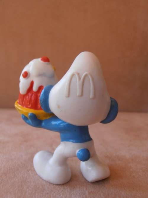20100 Cake Smurf (McDonald's), vintage Smurfs figure. Shipping will only be charged once!