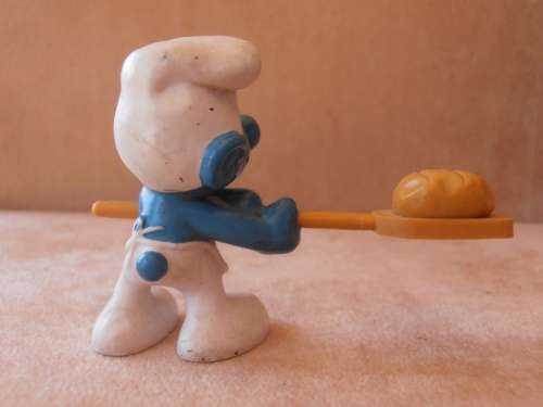 20113 Baker Smurf, vintage Smurfs figure. Shipping will only be charged once!