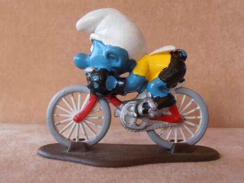 40501 Cyclist **SUPER SMURF**, vintage Smurfs figure. Shipping will only be charged once!