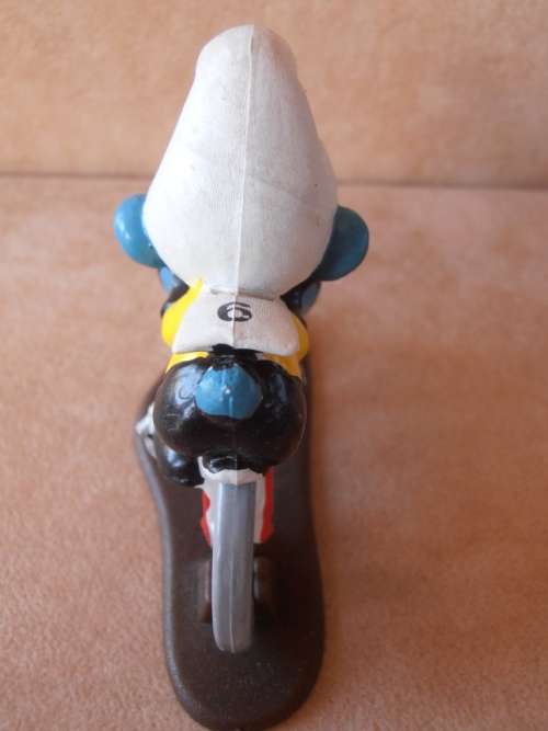 40501 Cyclist **SUPER SMURF**, vintage Smurfs figure. Shipping will only be charged once!