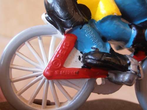 40501 Cyclist **SUPER SMURF**, vintage Smurfs figure. Shipping will only be charged once!