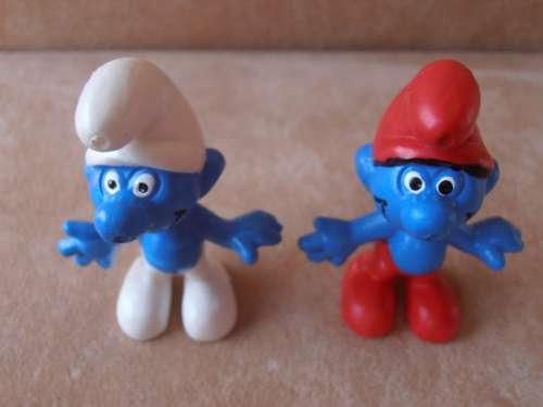 ***FAKE SMURFS*** 2x Normal Smurfs, very collectible, Knock-off Smurf figure.