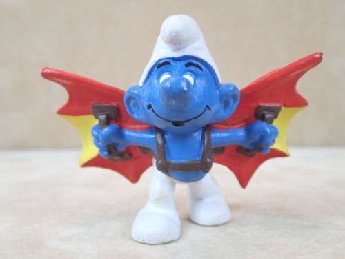 20036 Hangglider Smurf, vintage Smurfs figure. Shipping will only be charged once!