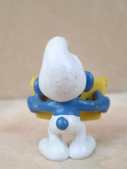 20038 Singer Smurf, vintage Smurfs figure. Shipping will only be charged once!
