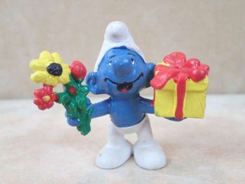 20040 Gift Smurf, vintage Smurfs figure. Shipping will only be charged once!