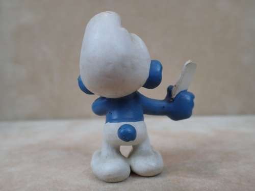 20056 Card Player Smurf, vintage Smurfs figure. Shipping will only be charged once!