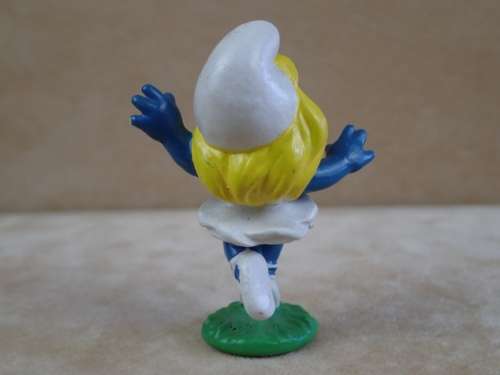 20098 Ballerina Smurf, vintage Smurfs figure. Shipping will only be charged once!