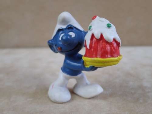 20100 Cake Smurf, vintage Smurfs figure. Shipping will only be charged once!