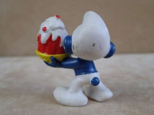 20100 Cake Smurf, vintage Smurfs figure. Shipping will only be charged once!
