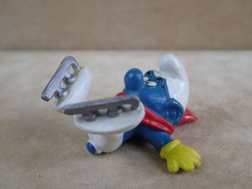 20121 Ice Skater Smurf, vintage Smurfs figure. Shipping will only be charged once!