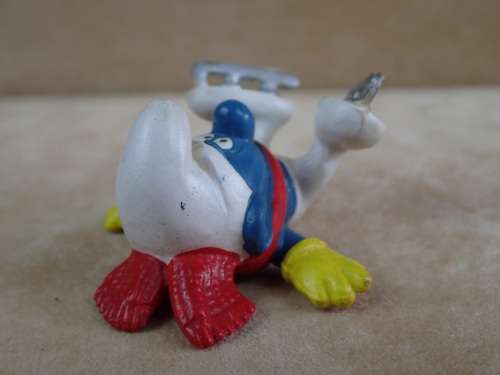 20121 Ice Skater Smurf, vintage Smurfs figure. Shipping will only be charged once!