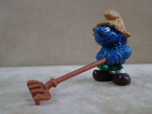20138 Haymaker Smurf, vintage Smurfs figure. Shipping will only be charged once!