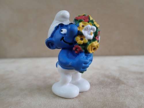 20469 Bouquet Smurf, vintage Smurfs figure. Shipping will only be charged once!