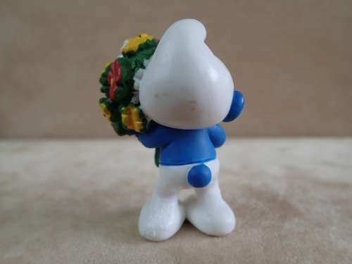20469 Bouquet Smurf, vintage Smurfs figure. Shipping will only be charged once!