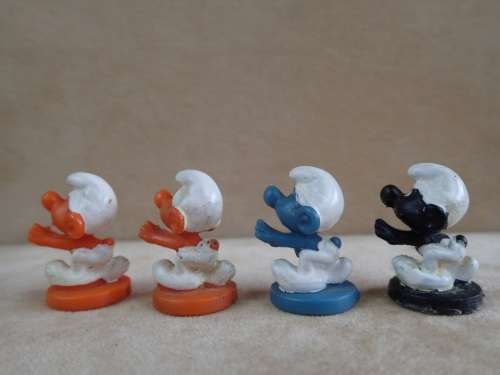 Lot miniature Smurf, vintage Smurfs figure. Shipping will only be charged once!