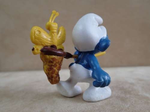 40209 Butterfly Catcher Smurf, vintage Super Smurfs figure. Shipping will only be charged once!