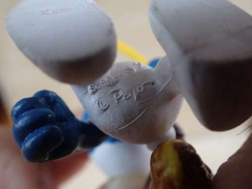 40209 Butterfly Catcher Smurf, vintage Super Smurfs figure. Shipping will only be charged once!