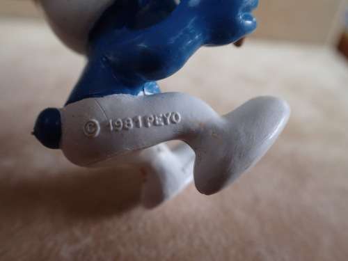40220 School Desk Smurf, vintage Super Smurfs figure. Shipping will only be charged once!