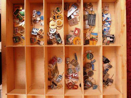 Lot of over 150 russian and other pins, WENDYHOUSE-MANIA!