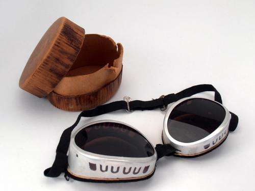 Rare World War II German mountain trooper snow goggles w. original case, COLLECTO-MANIA!