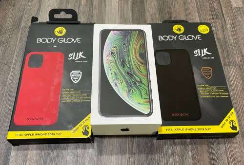 **GENUINE APPLE**iPhone XS**64GB**Space Grey**Original box charger**