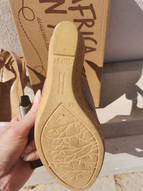 Tsonga leather wedge size 4