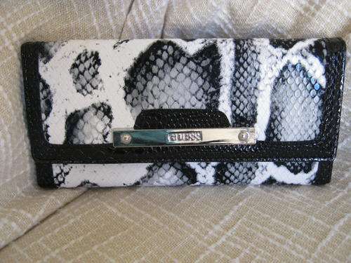 Guess ladies faux snake skin wallet -boxed